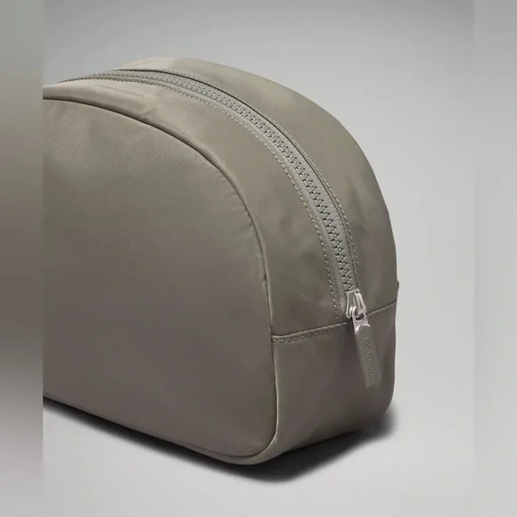 NWT Lululemon Go Getter Bag - Picture 3 of 4